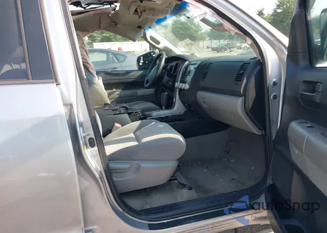 2009 Toyota Tundra Sr5 5.7L V8 z USA, uszkodzony, nr VIN 5TFDV541X9X092600